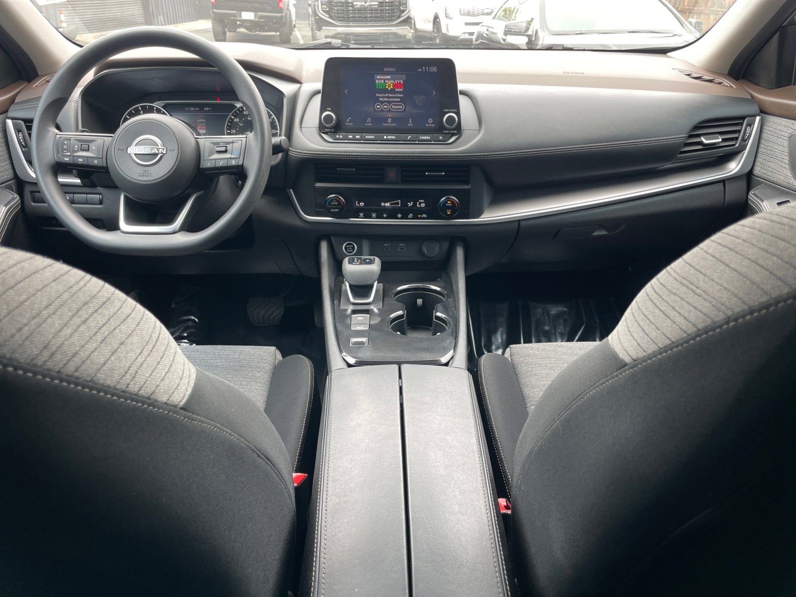 Used 2023 Nissan Rogue SV image 16