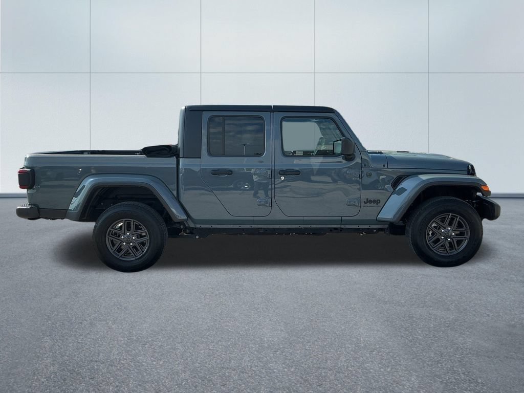 Certified 2024 Jeep Gladiator Sport AWD/4WD image 8