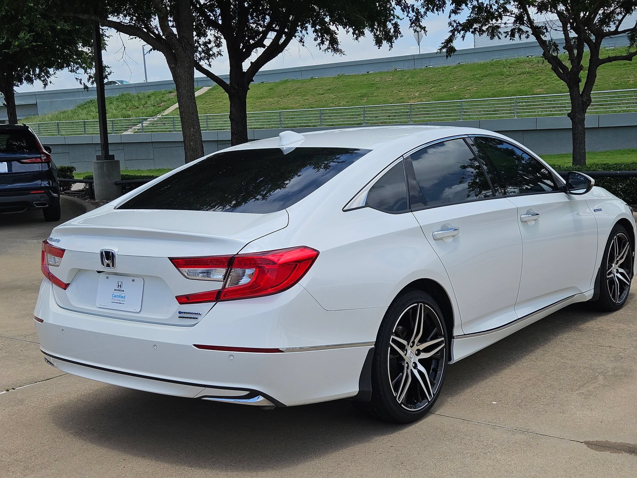 Certified 2022 Honda Accord Touring image 5