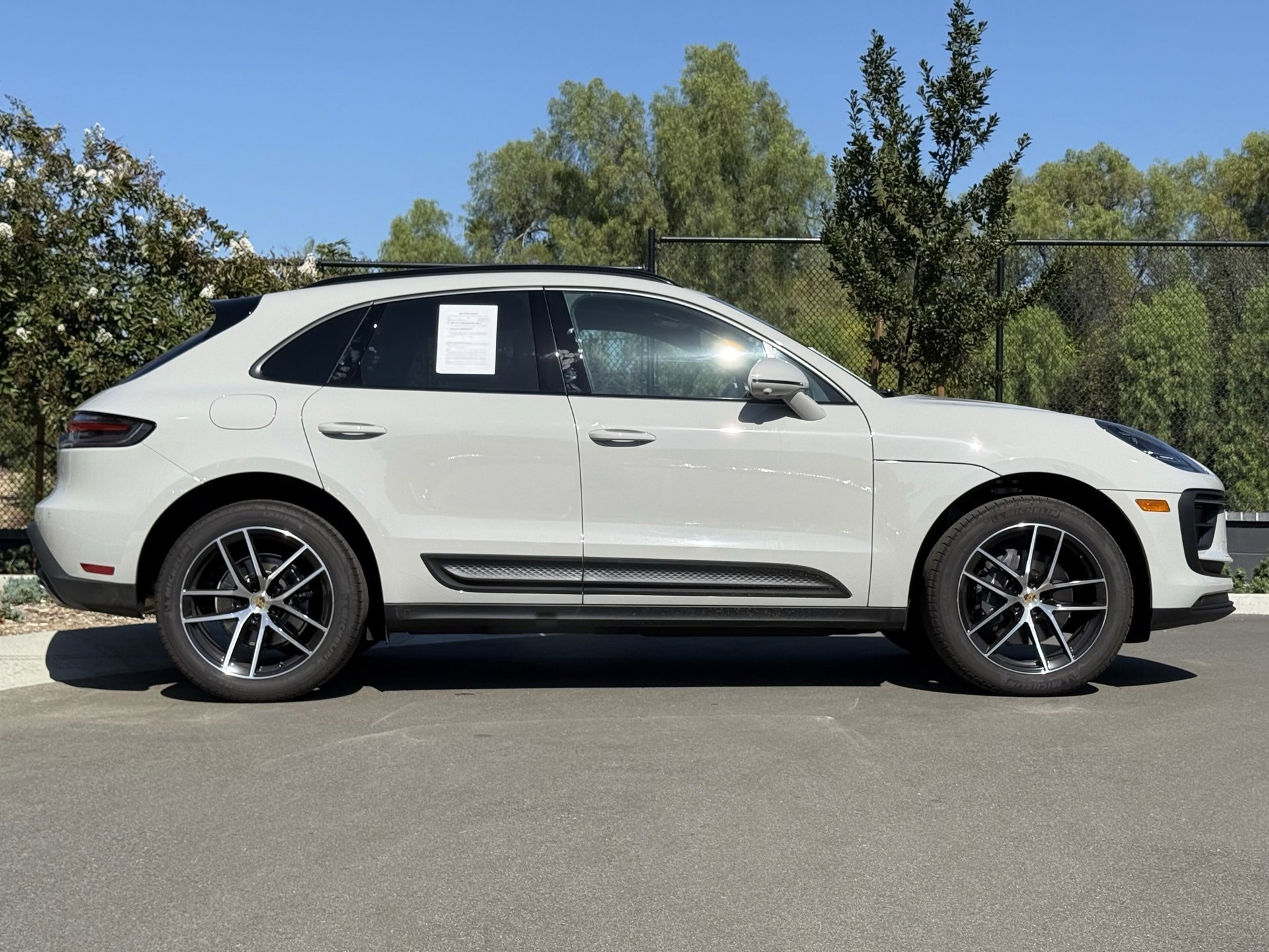 Used 2025 Porsche Macan image 8