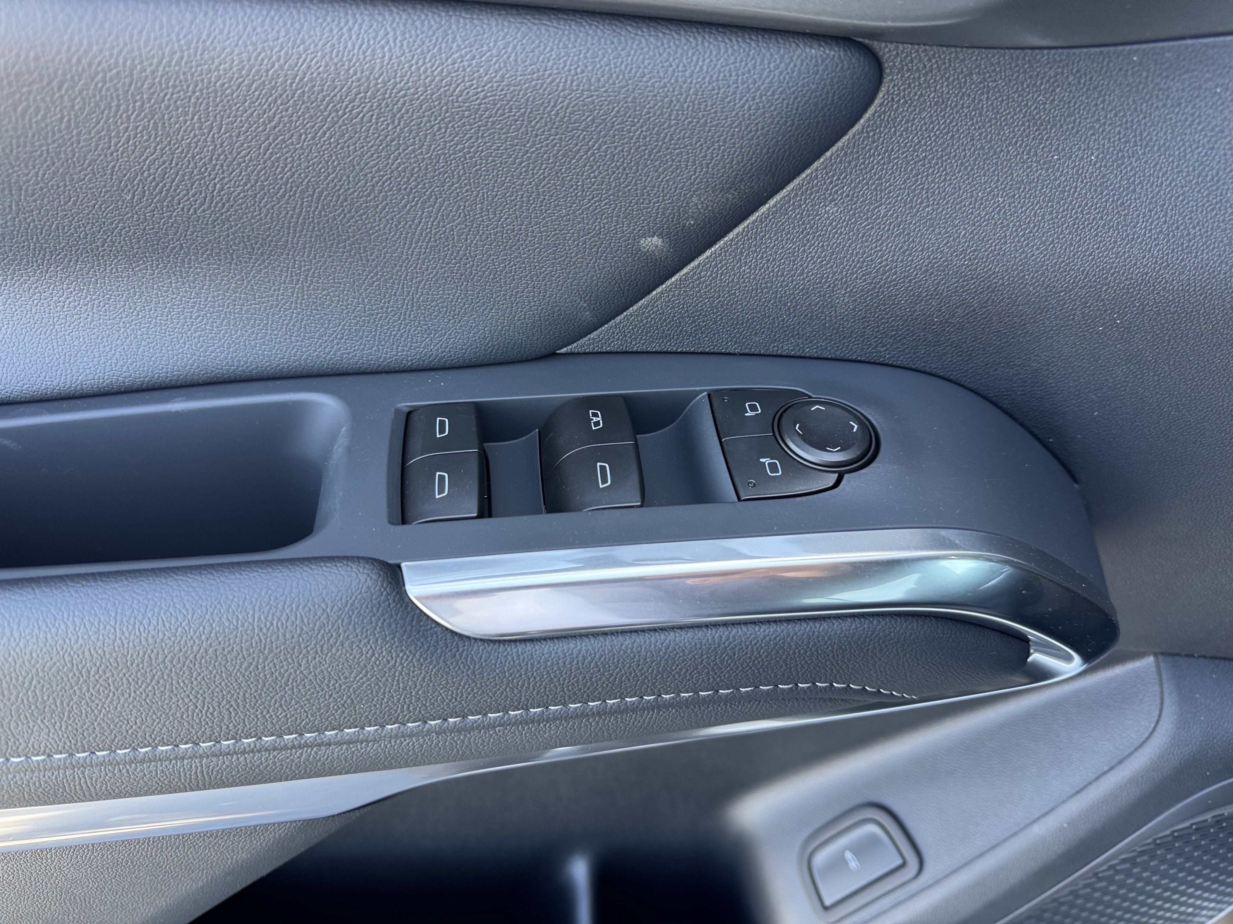 New 2026 Chevrolet Traverse LT w/ Midnight/Sport Edition image 11