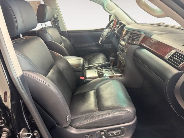 Used 2011 Lexus LX 570 4WD w/ Luxury Pkg image 4