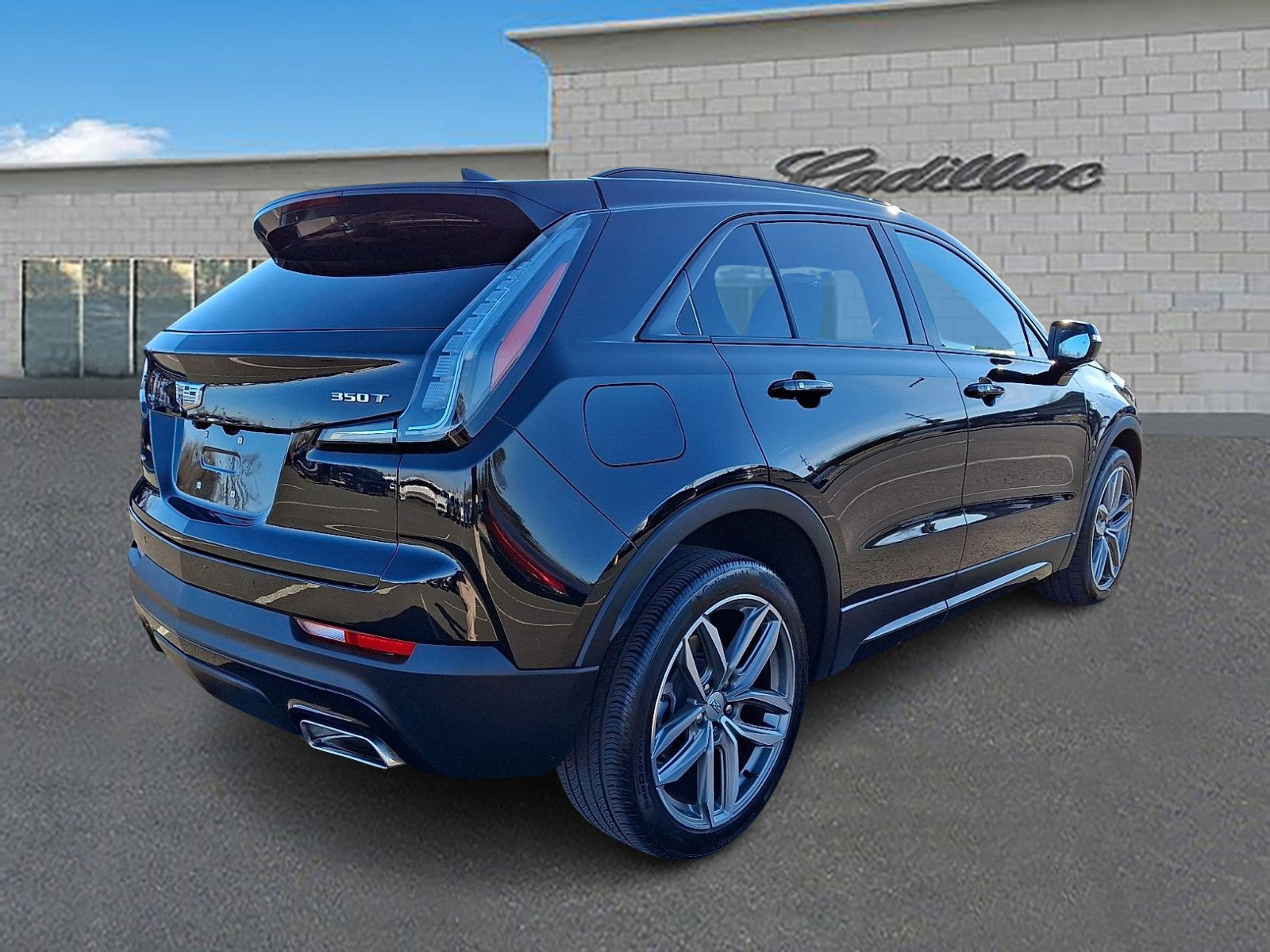 Used 2023 Cadillac XT4 Sport w/ Cold Weather Package image 4