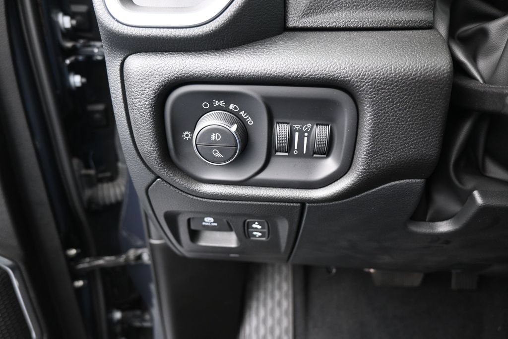 Used 2026 RAM 1500 Laramie AWD/4WD image 35