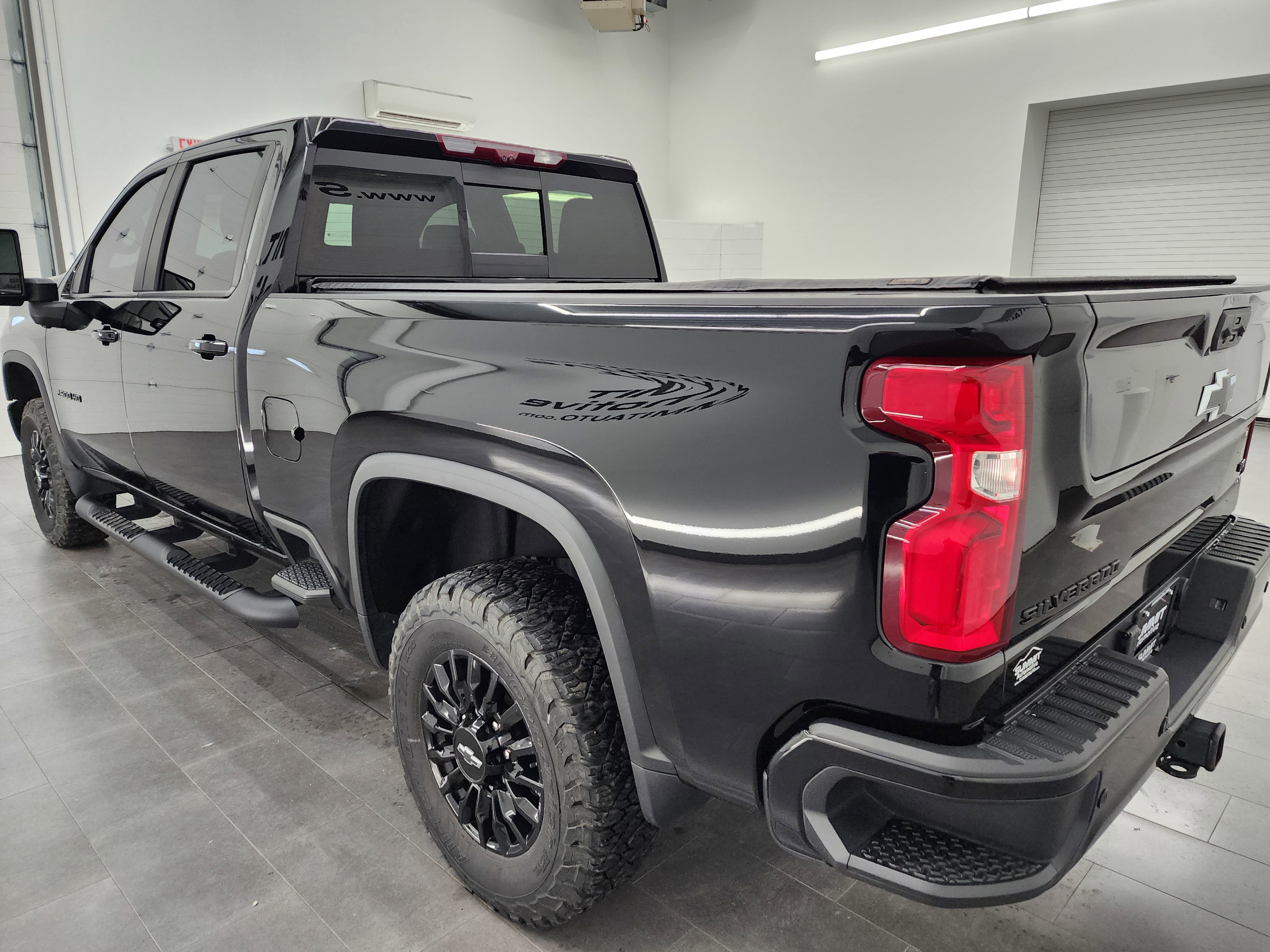 Used 2023 Chevrolet Silverado 2500 LTZ w/ LTZ Plus Package image 6