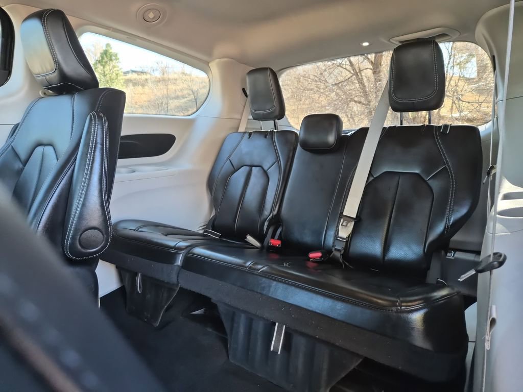 Used 2024 Chrysler Pacifica Select image 23