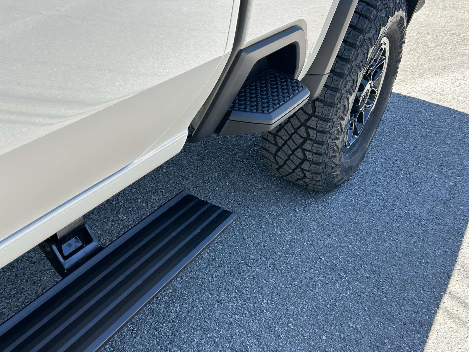 New 2026 Chevrolet Silverado 2500 ZR2 w/ ZR2 Bison Edition AWD/4WD image 10
