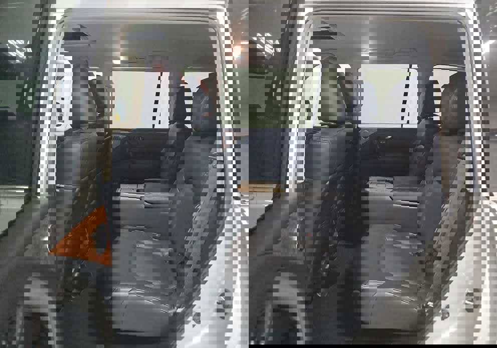 Used 2024 Nissan Armada SL w/ Captain's Chairs Package image 10