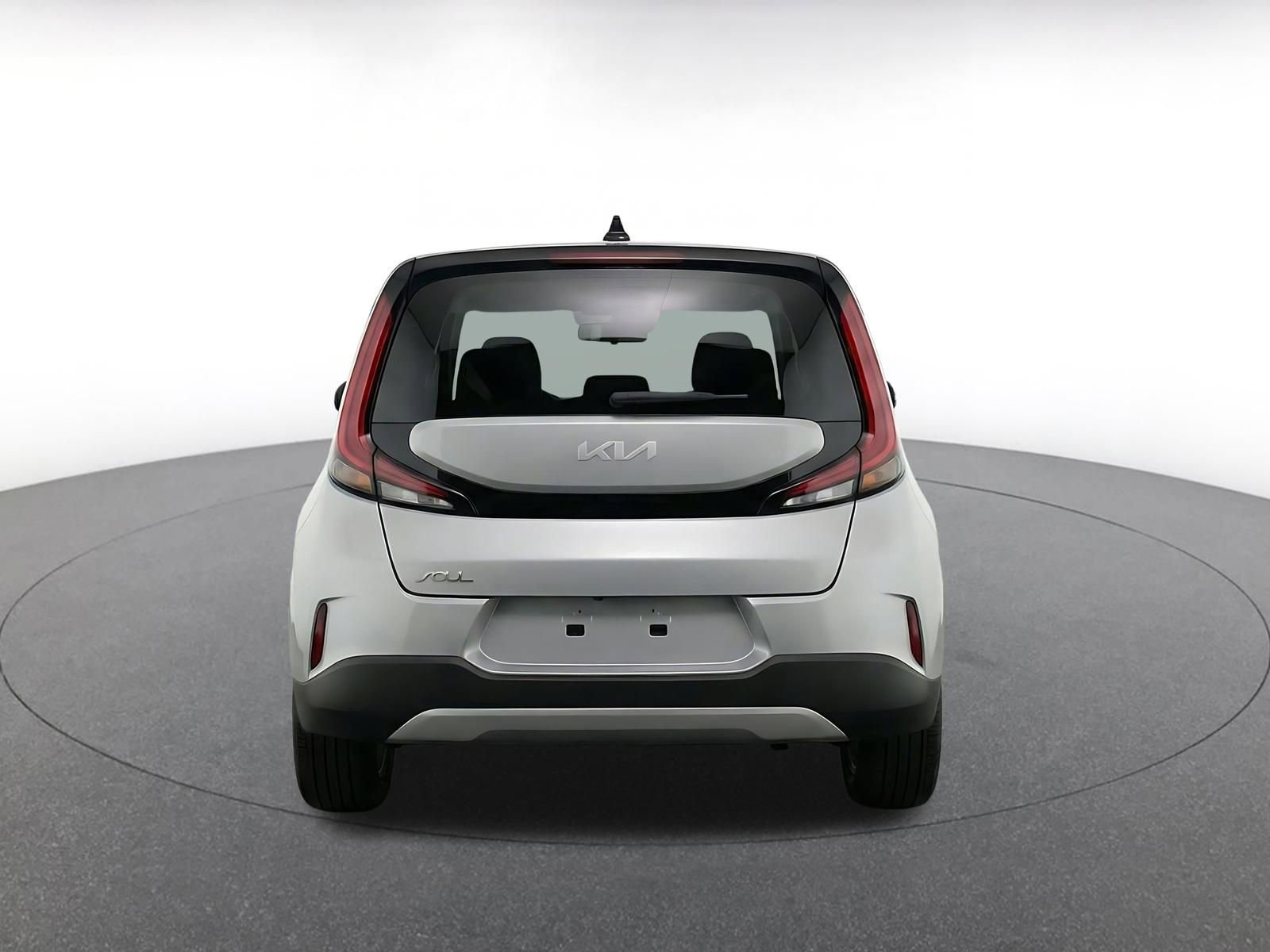 Used 2025 Kia Soul LX w/ LX Technology Package FWD image 8