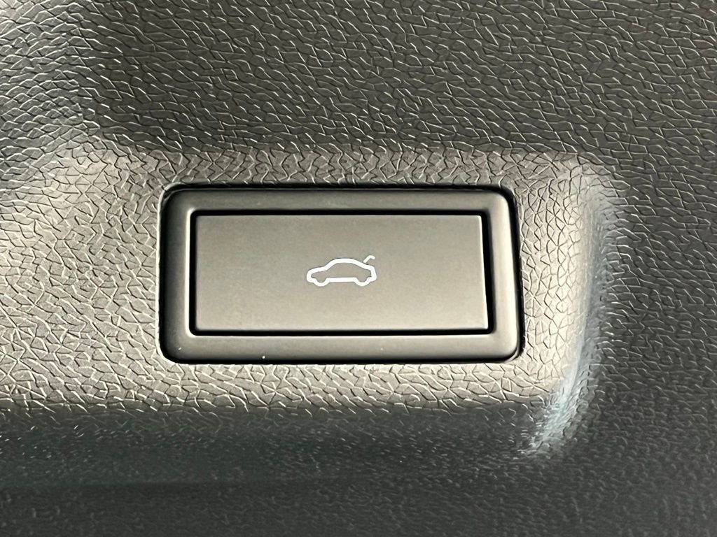 New 2025 Volkswagen ID. Buzz Pro S image 38