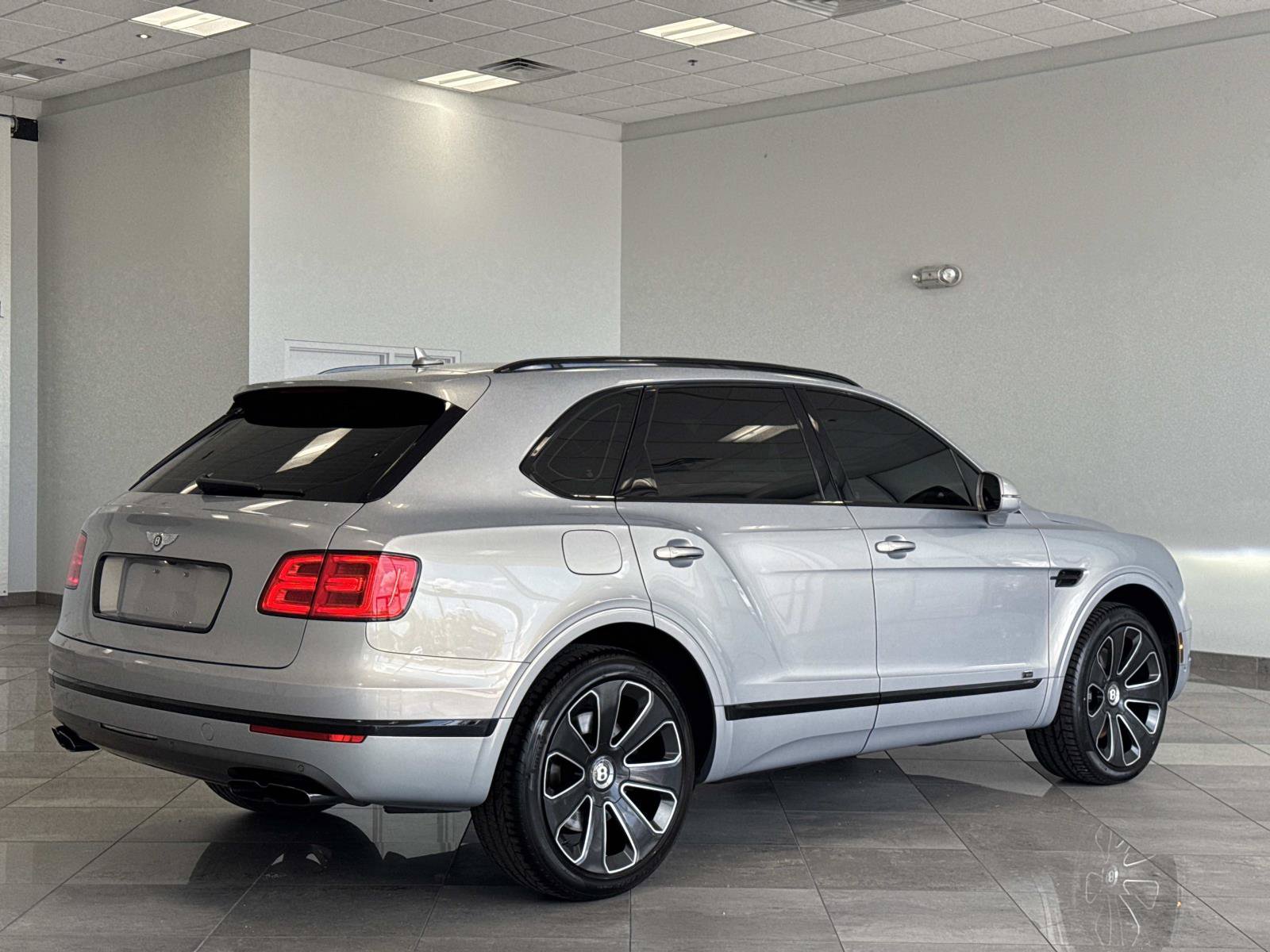 Used 2020 Bentley Bentayga Design Series AWD/4WD image 29