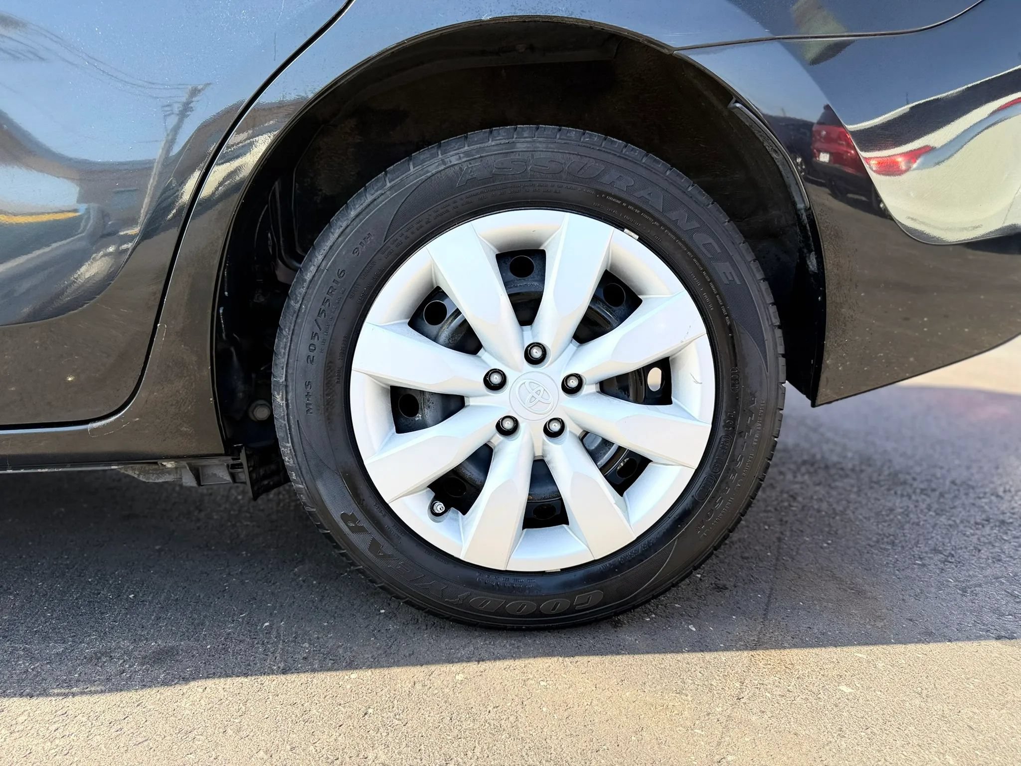 Used 2016 Toyota Corolla LE FWD image 34