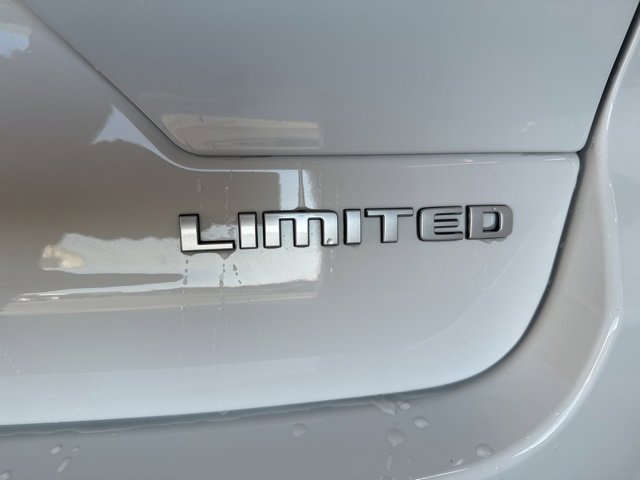 New 2025 Jeep Grand Cherokee Limited w/ Luxury Tech Group II image 43