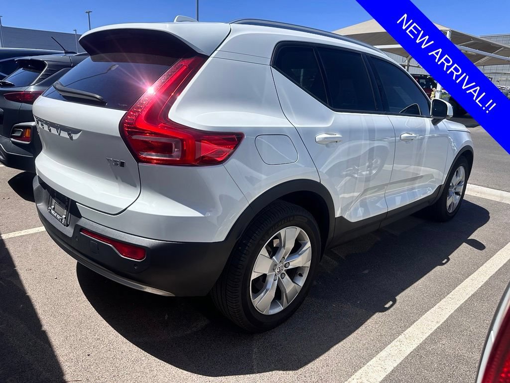 Used 2020 Volvo XC40 T5 Momentum w/ Protection Package Premier AWD/4WD image 5