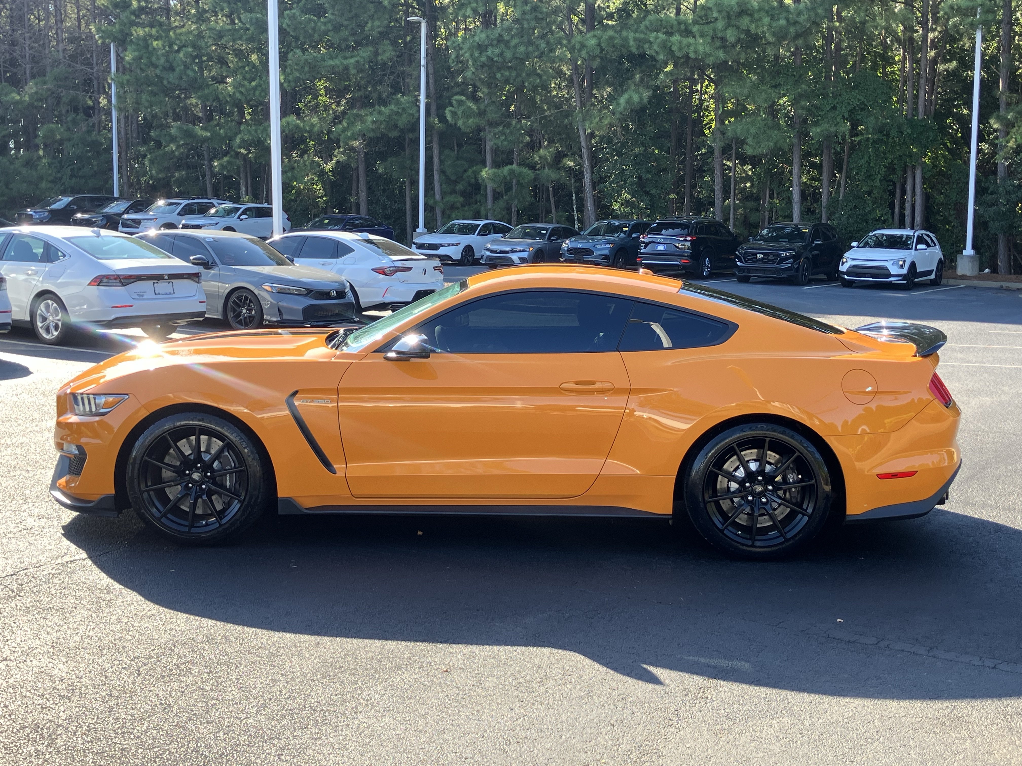 Used 2018 Ford Mustang Shelby GT350 w/ Convenience Package RWD image 7