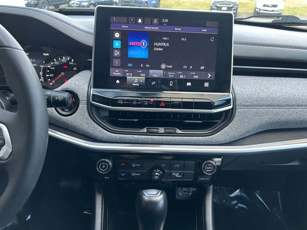 Used 2023 Jeep Compass Latitude image 7