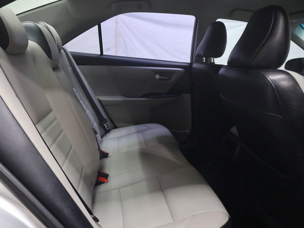 Used 2016 Toyota Camry SE image 12