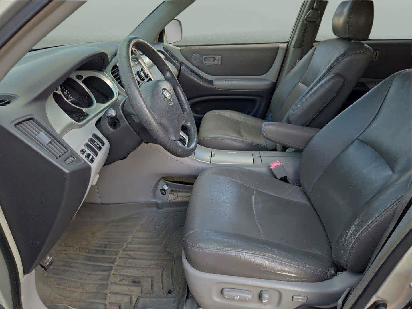 Used 2005 Toyota Highlander 2WD V6 w/ 3rd Row image 18