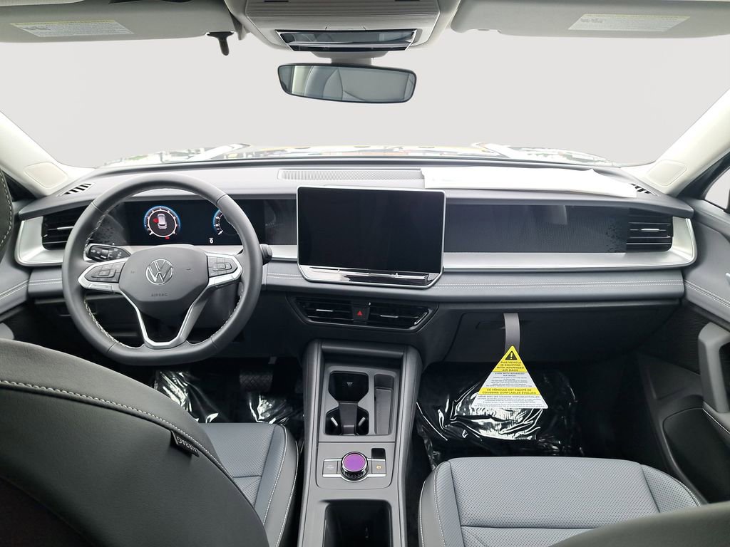 New 2025 Volkswagen Tiguan SE image 19