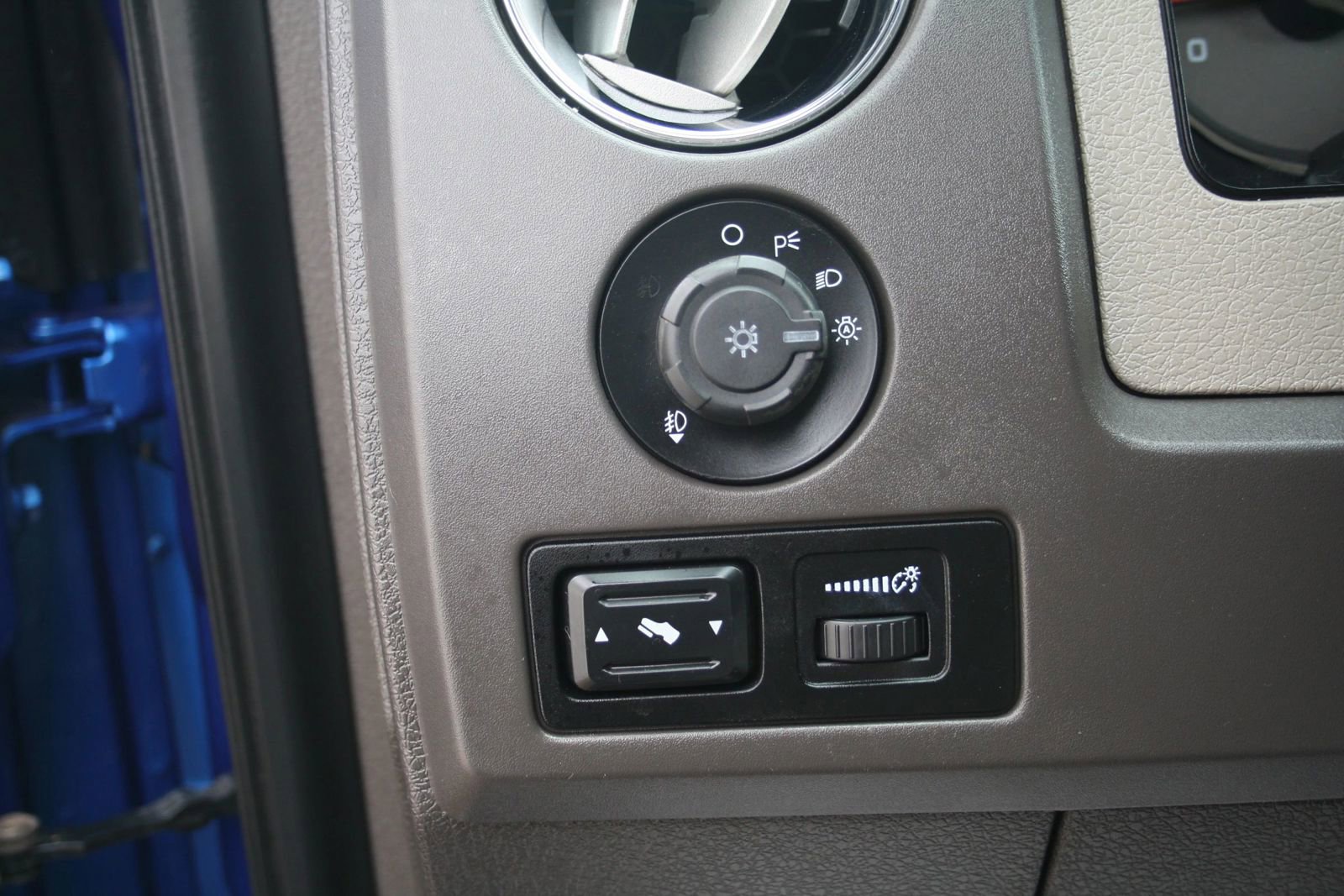 Used 2010 Ford F150 XLT image 17