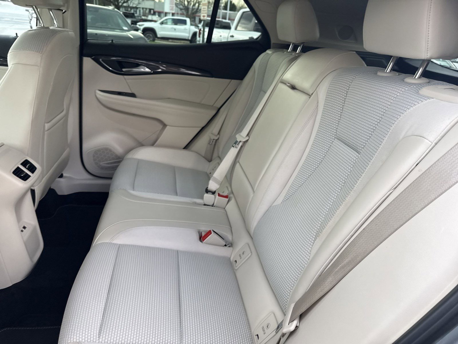 Used 2023 Buick Envision Preferred image 23