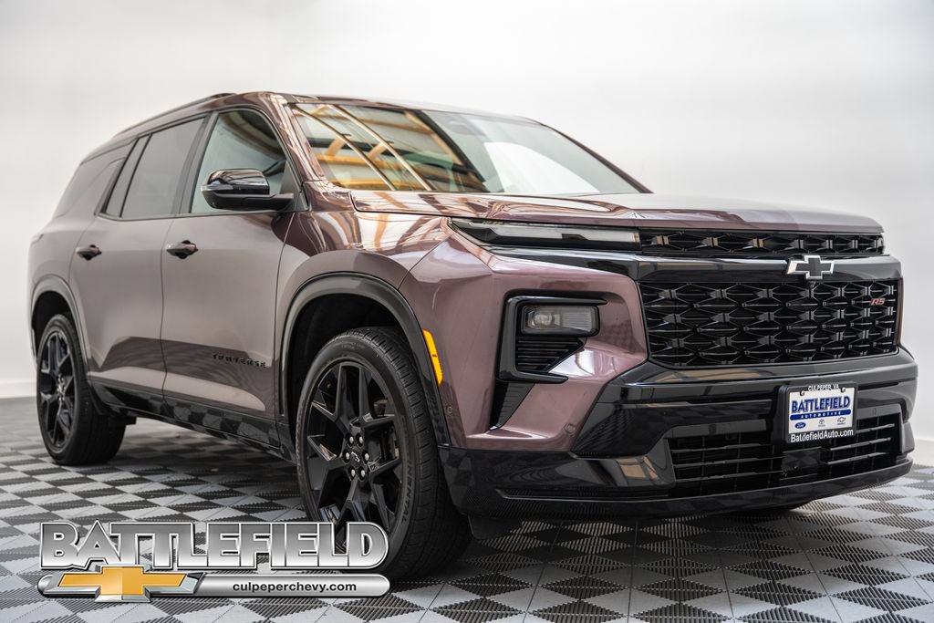 Used 2024 Chevrolet Traverse RS FWD image 1