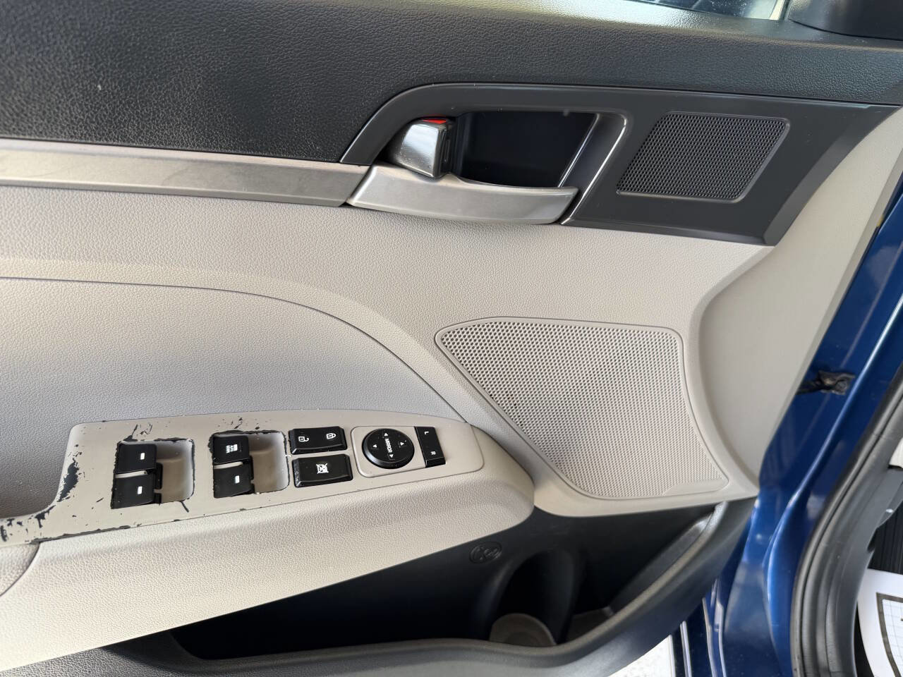 Used 2018 Hyundai Elantra SE w/ SE Connectivity Package 04 FWD image 9