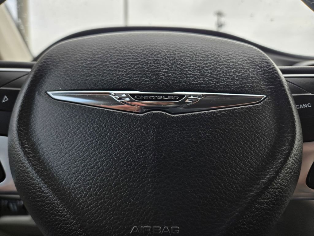 Used 2024 Chrysler Pacifica Touring-L FWD image 24