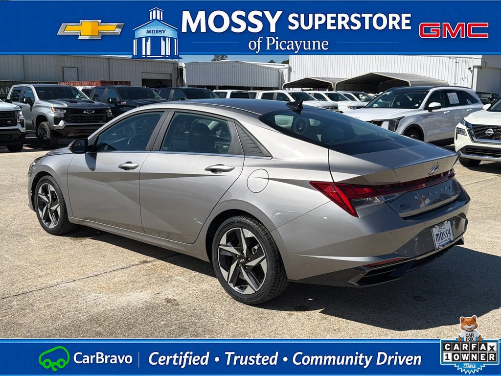 Used 2023 Hyundai Elantra Limited w/ Preferred Accessory Package FWD video 4