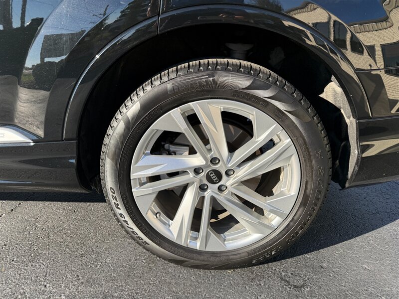 Used 2023 Audi Q7 3.0T Premium w/ Convenience Package AWD/4WD image 25