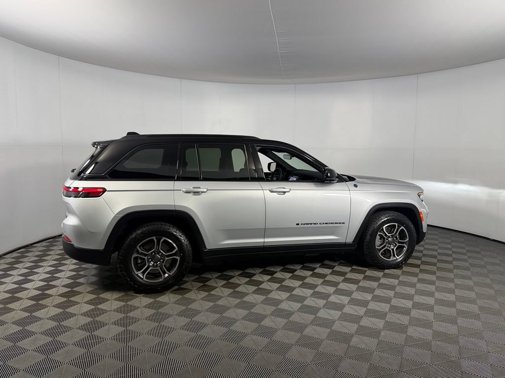 Used 2023 Jeep Grand Cherokee Trailhawk w/ Advanced Protech Group II AWD/4WD image 6