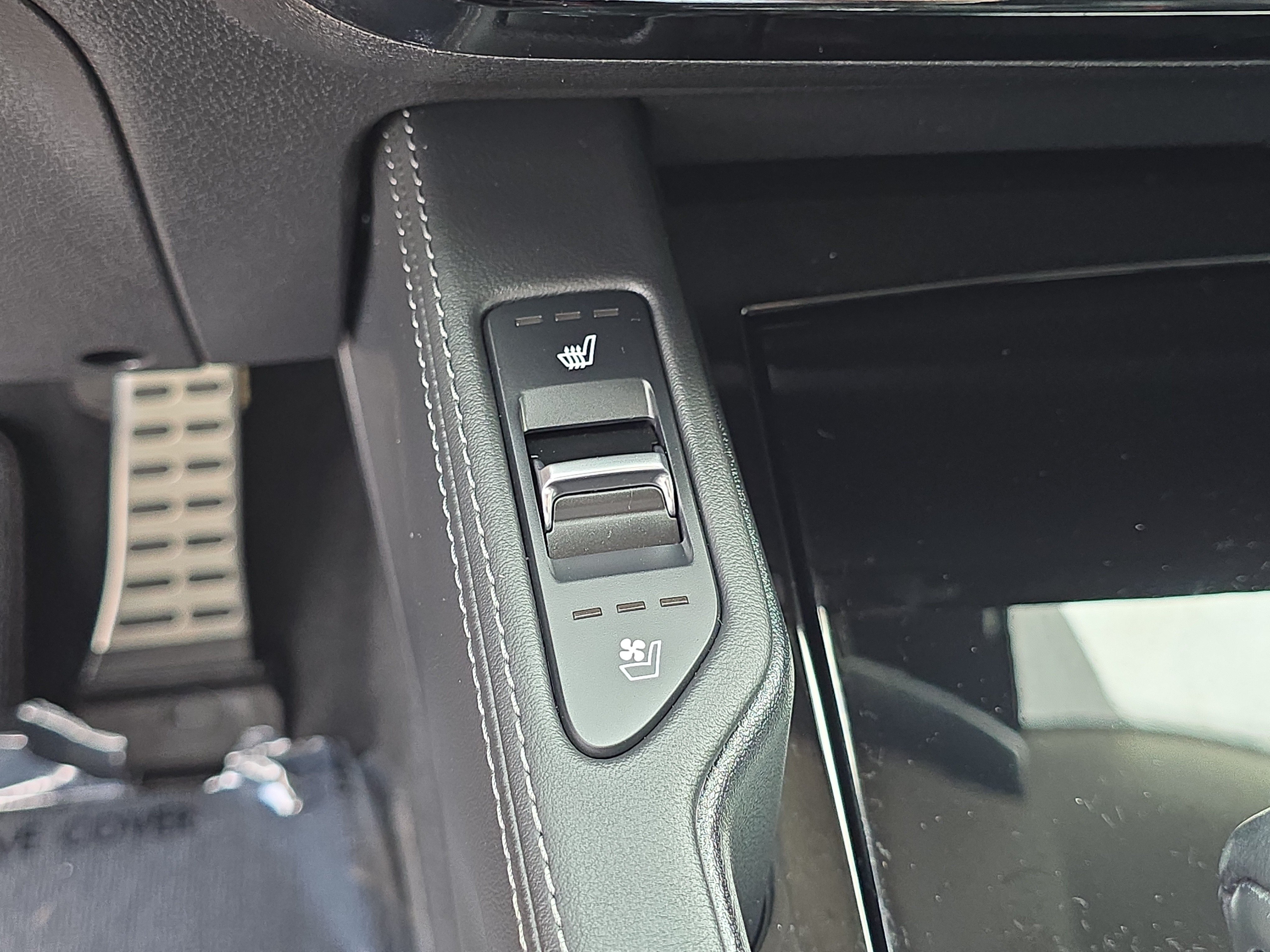 Certified 2022 Kia Telluride SX w/ Towing Package AWD/4WD image 29