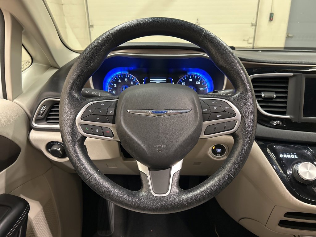 Used 2021 Chrysler Voyager Lxi image 16