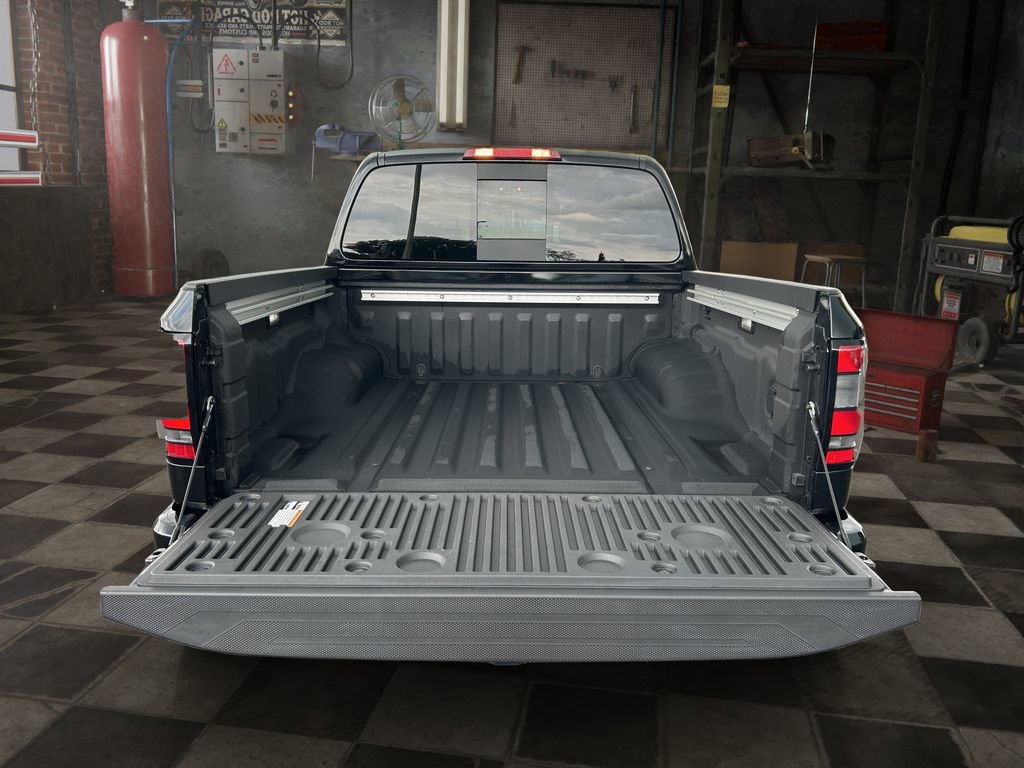 Used 2025 Nissan Frontier SV w/ SV Convenience Package RWD image 26