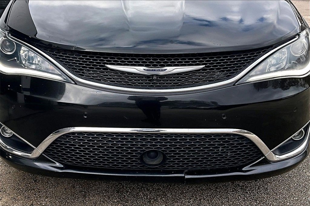 Used 2019 Chrysler Pacifica Limited w/ Tire & Wheel Group image 29