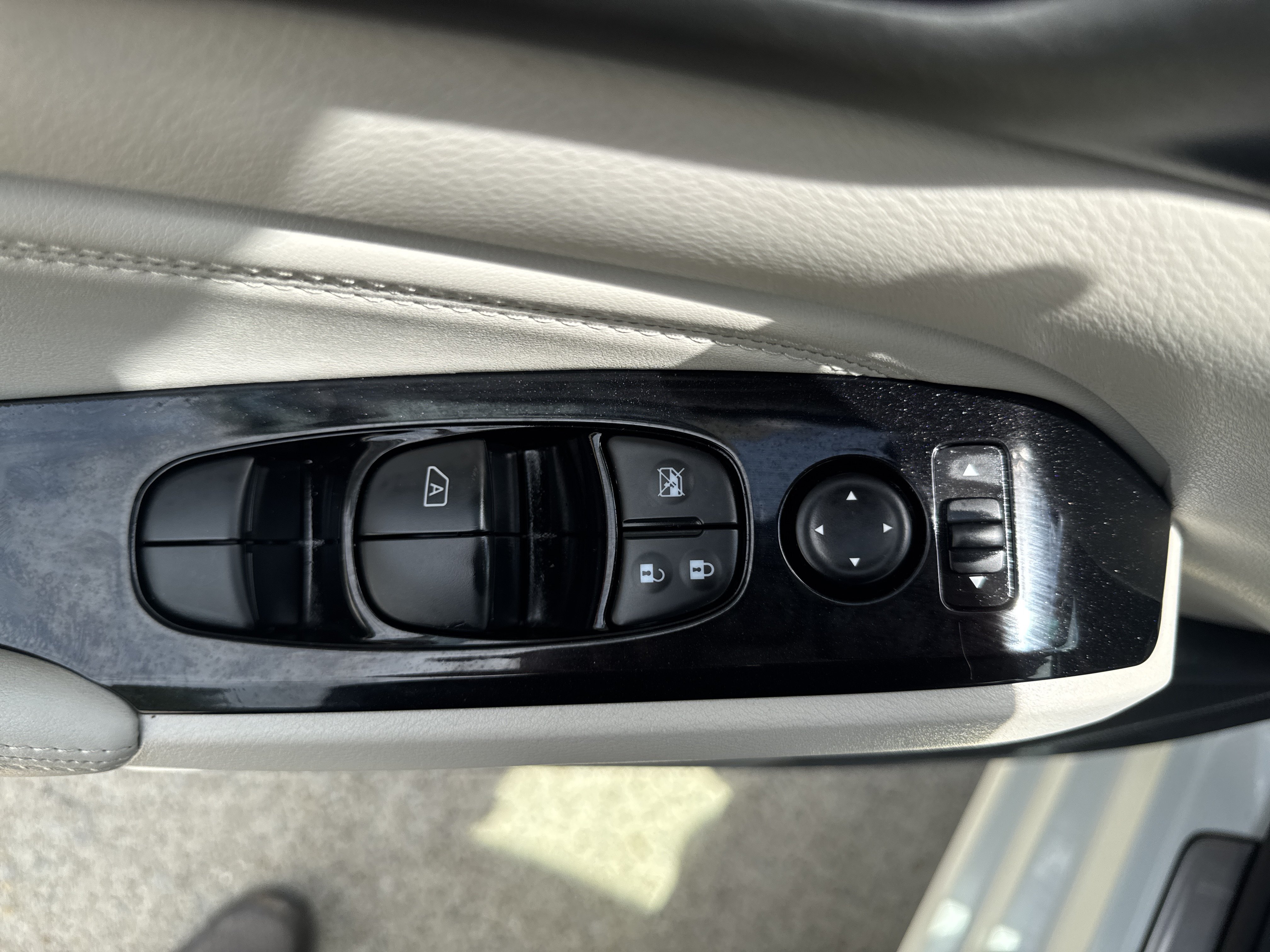 Used 2023 Nissan Altima 2.5 SL FWD image 9