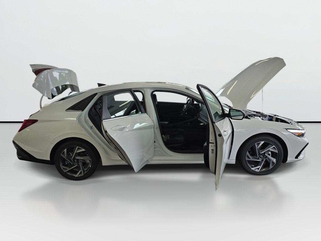 New 2026 Hyundai Elantra Limited FWD image 9