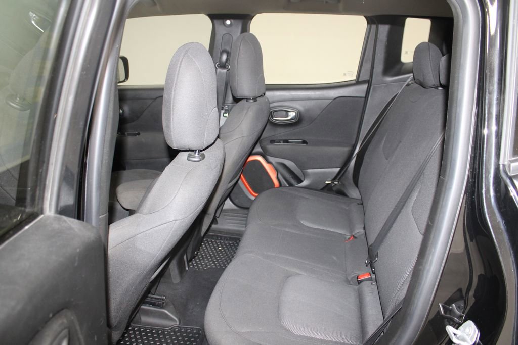 Used 2017 Jeep Renegade Latitude w/ Cold Weather Group image 19