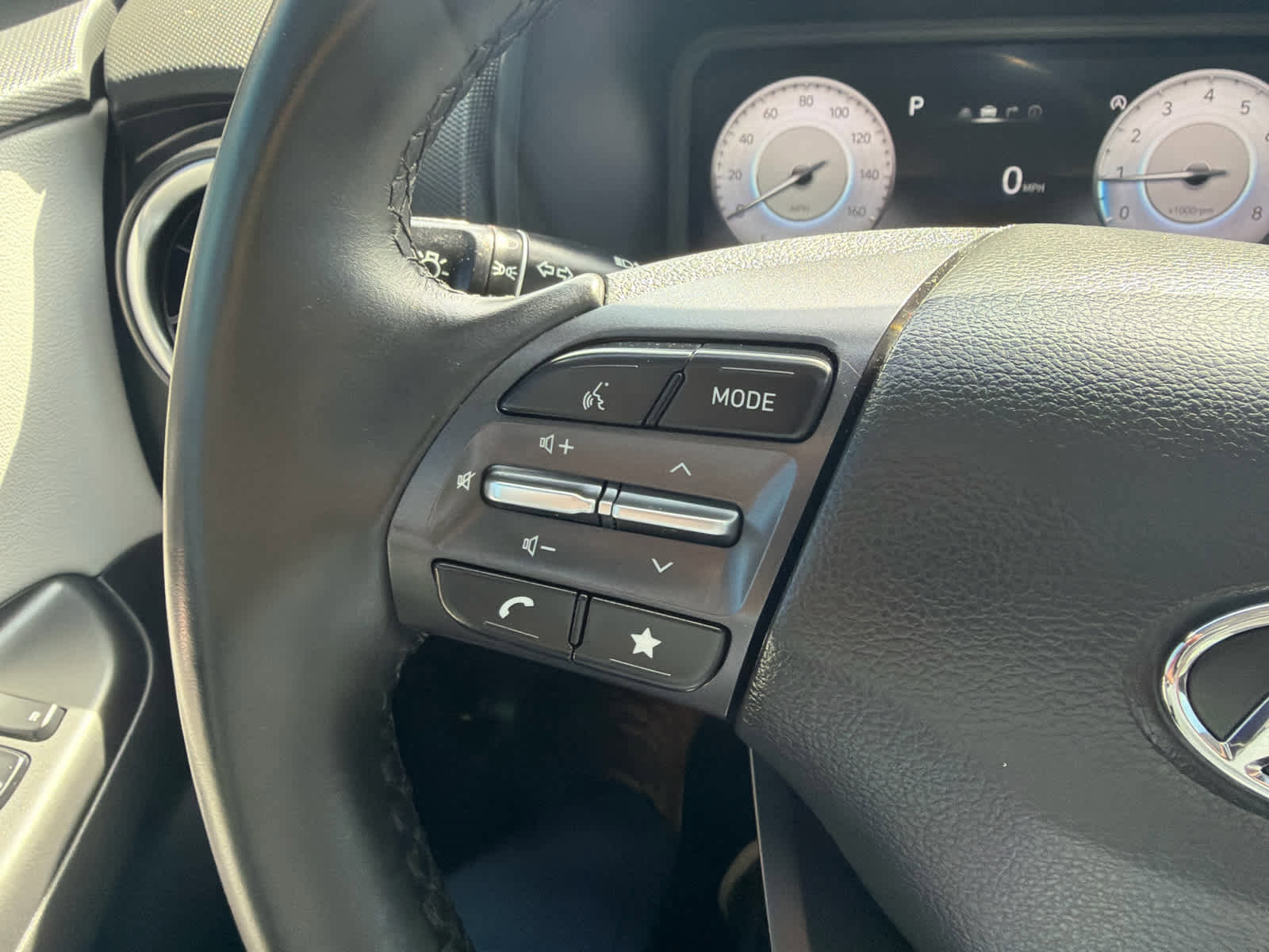 Used 2023 Hyundai Kona Limited AWD/4WD image 30