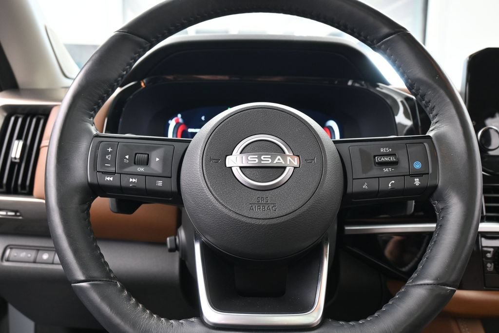 Used 2024 Nissan Pathfinder Platinum AWD/4WD image 17