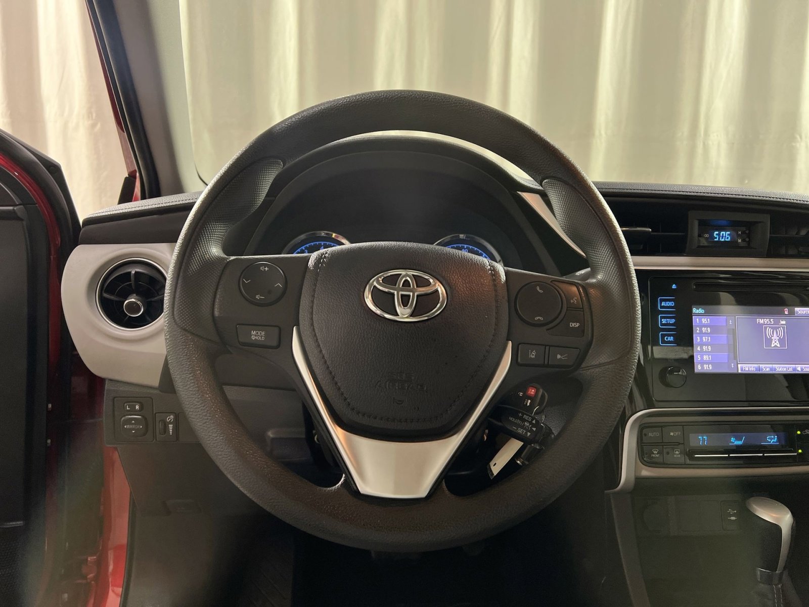 Used 2019 Toyota Corolla L image 21