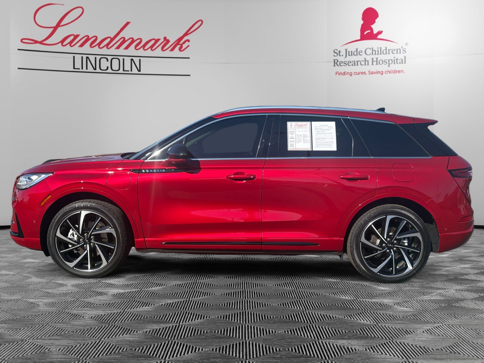 Certified 2024 Lincoln Corsair Grand Touring w/ Equipment Group 302A AWD/4WD image 2