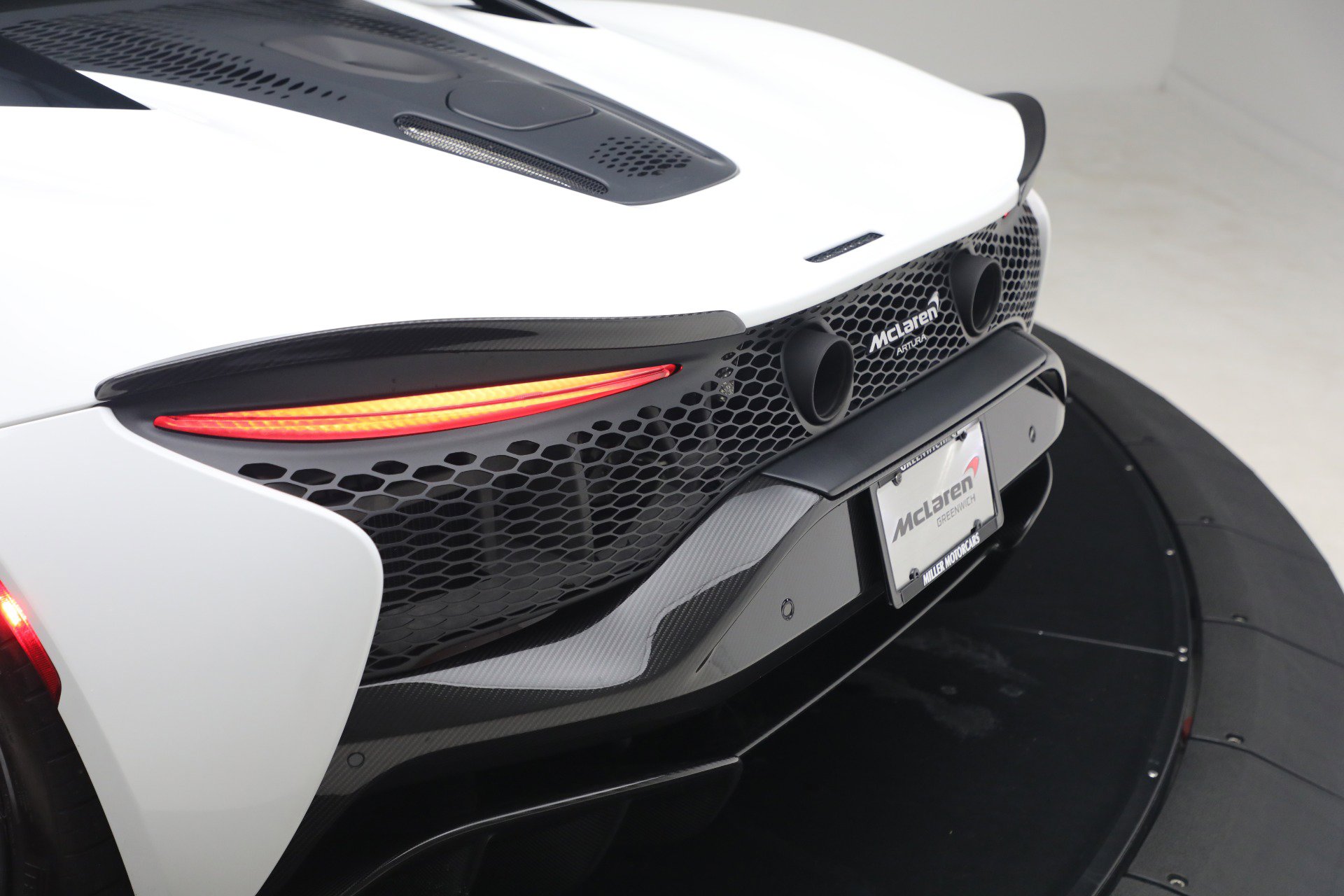 Used 2023 McLaren Artura image 38
