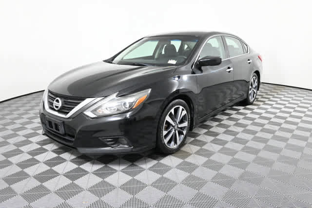 Used 2017 Nissan Altima 2.5 SR FWD image 2