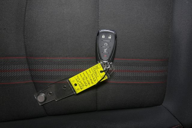 Used 2023 Chevrolet Equinox RS AWD/4WD image 38