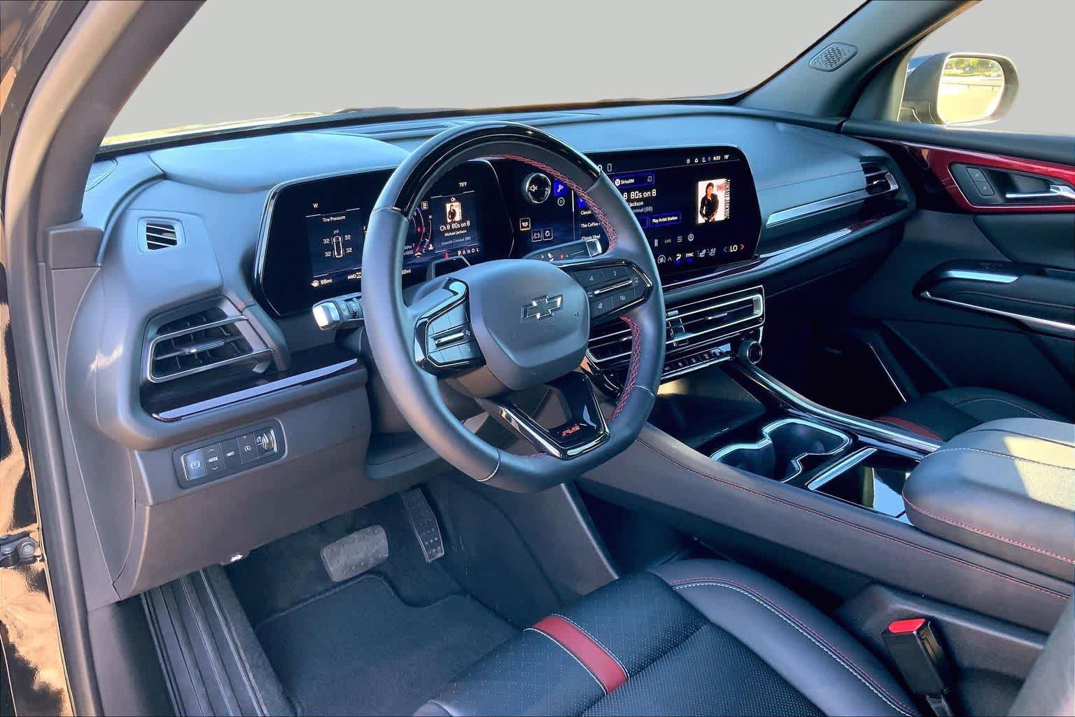Used 2024 Chevrolet Traverse RS AWD/4WD image 17