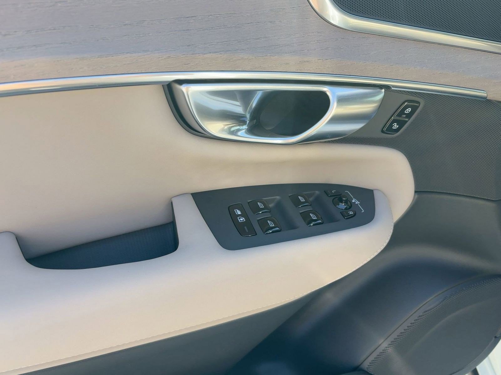 New 2026 Volvo XC90 B5 Plus image 12