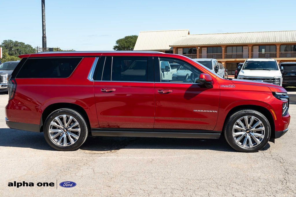 Used 2025 Chevrolet Suburban High Country image 3