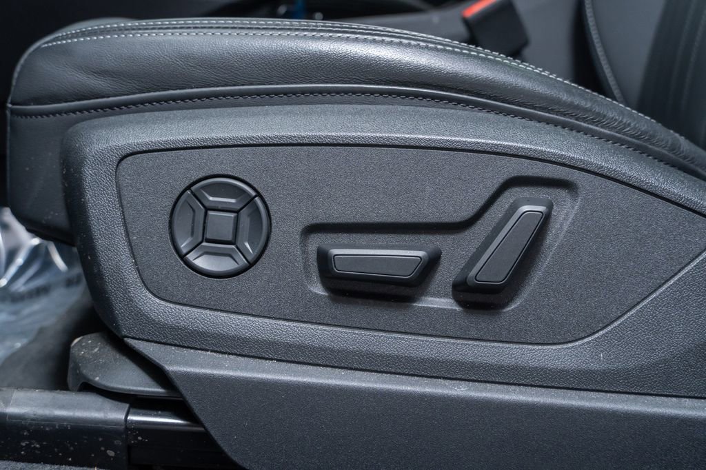 Used 2024 Audi Q8 e-tron Premium image 24
