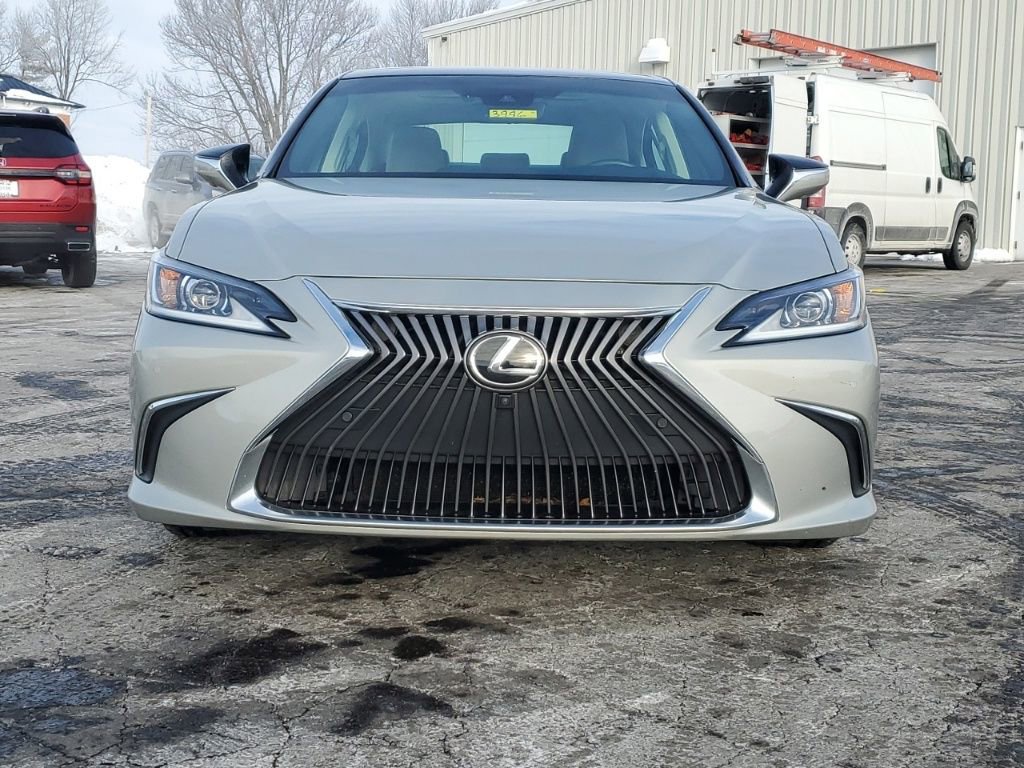 Used 2019 Lexus ES 350 Luxury image 2